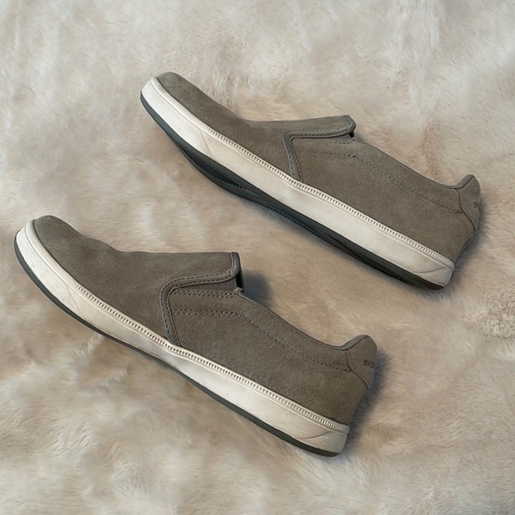 Sketchers Air Cooled Slip Ons - Picture 3 of 8